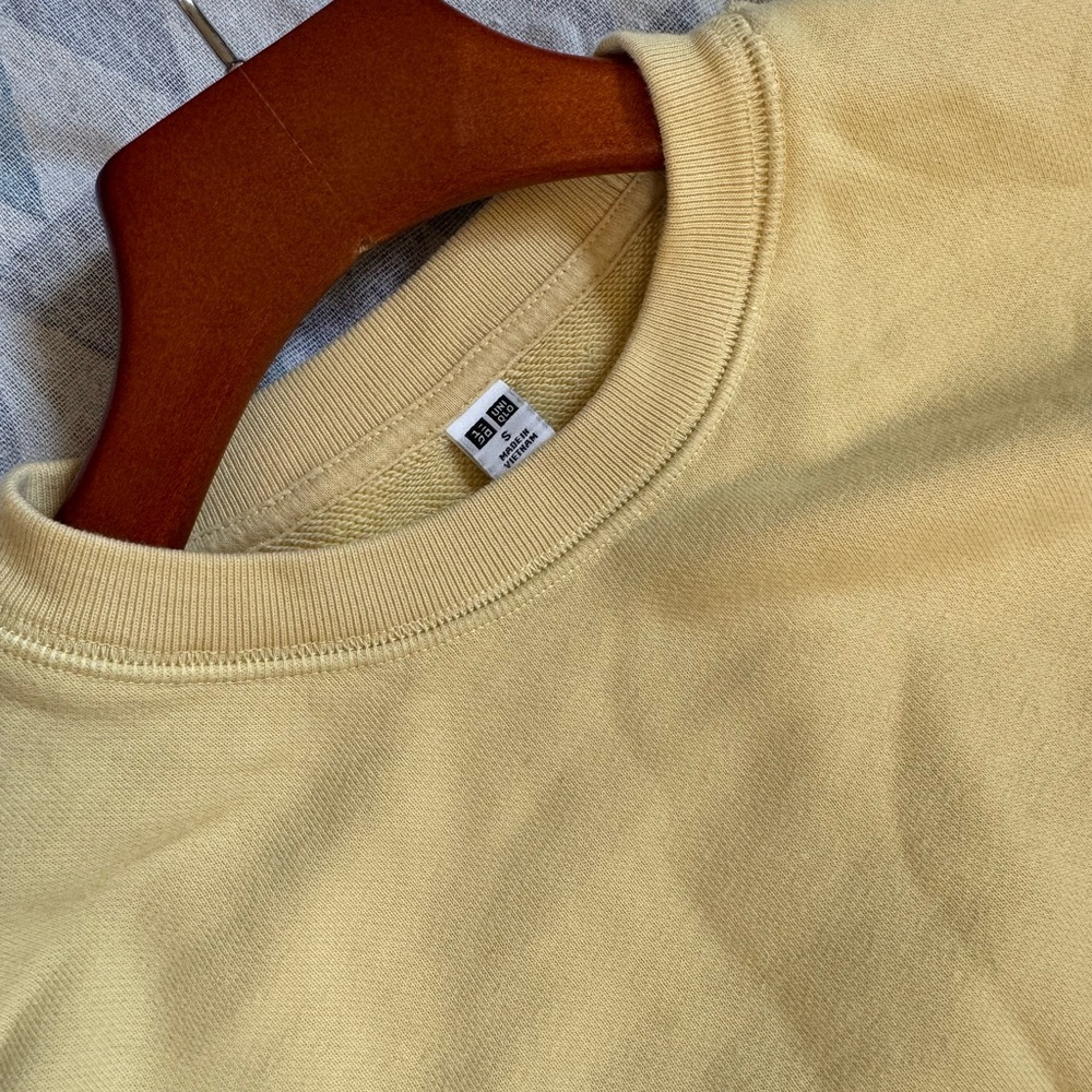 Uniqlo Cream Yellow Crewneck